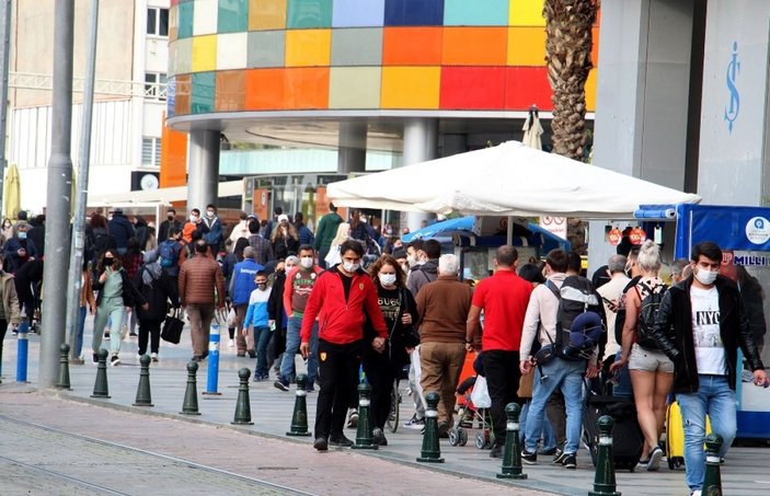 Antalya'da piyango ve alışveriş kalabalığı