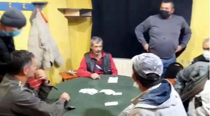 Eski dernek binasında kumar oynarken yakalanan 25 kişiye 78 bin 750 lira ceza -3