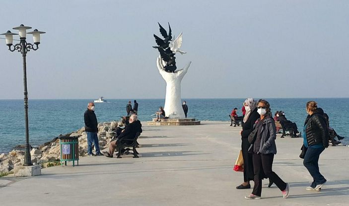 Kuşadası'nda güneşi gören sahile koştu -1