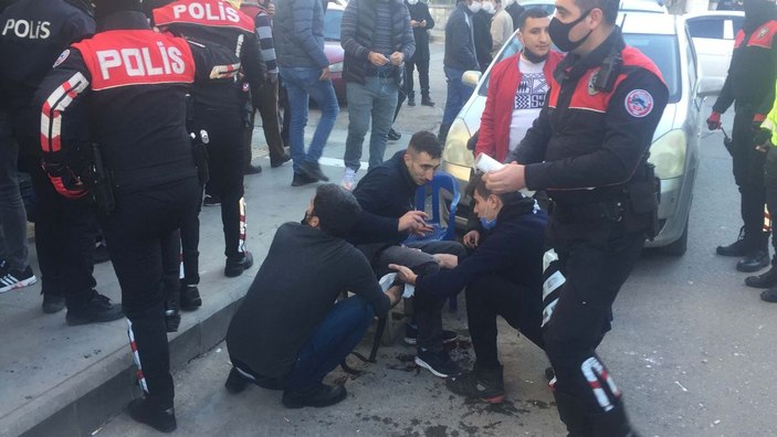 3 arkadaşın şakalaşması, bıçaklı kavgaya dönüştü: 1 yaralı, 2 gözaltı -1