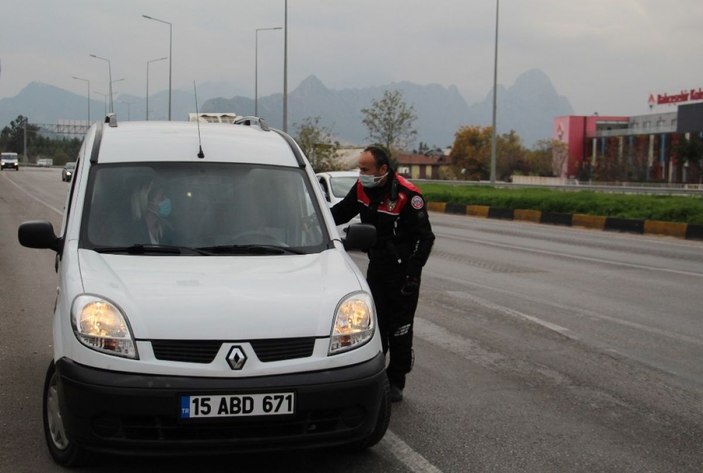 İkinci kez alkollü araç kullanırken yakalandığı polise, Ben de memur çocuğuyum dedi -12