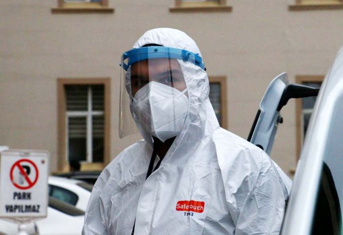 Filyasyon ekibi, koronavirüs testi pozitif olan kişiyi halayda bulmuş -5