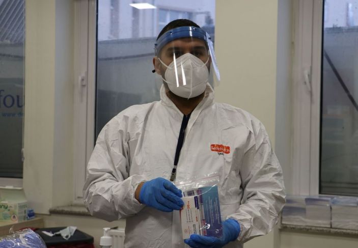 Filyasyon ekibi, koronavirüs testi pozitif olan kişiyi halayda bulmuş -1