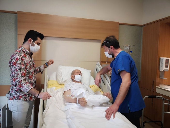 100 torunlu 103 yaşındaki Hacı Dede koronavirüsü yendi -5
