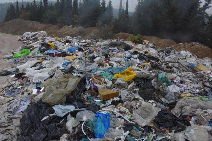 İzmir'de ormanlık alanı çöplüğe çevirdiler
