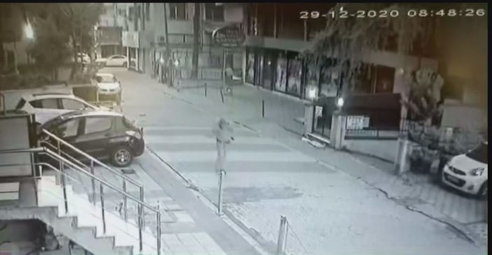 Maltepe'de Aylin Sözer'i öldüren kişinin binaya giriş anı kamerada -1