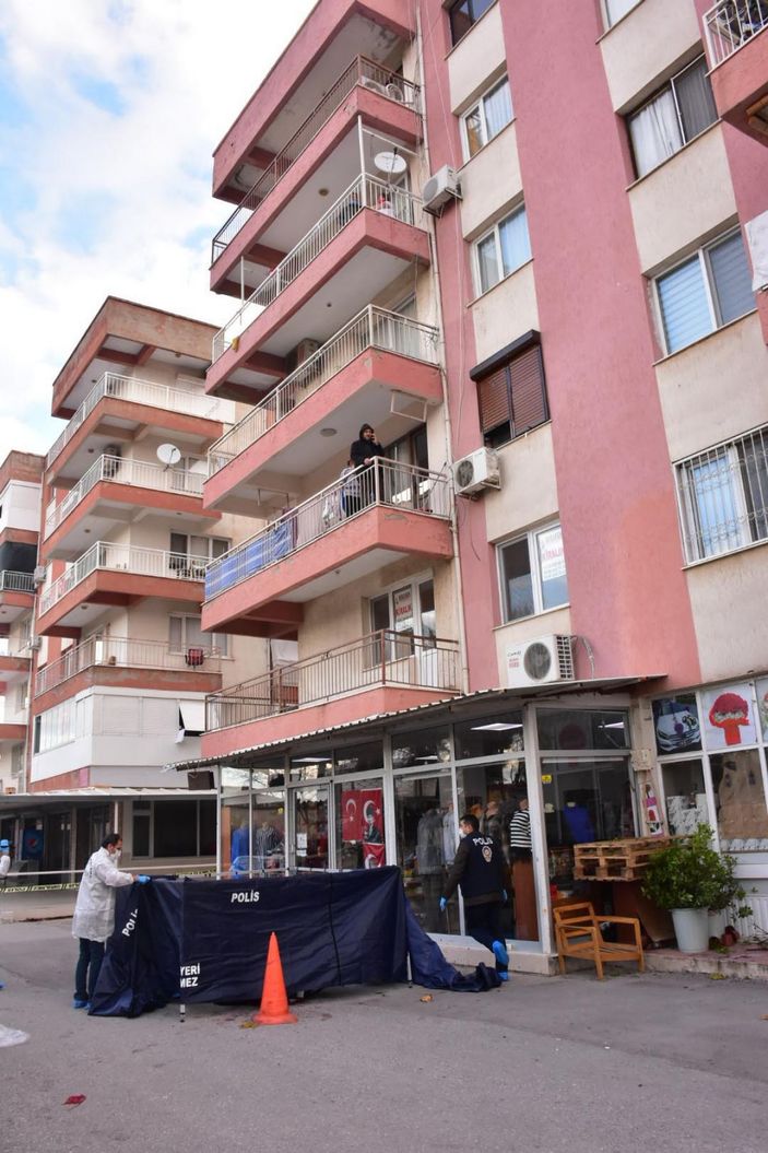 Babasını başına sopayla vurarak öldürdü -2