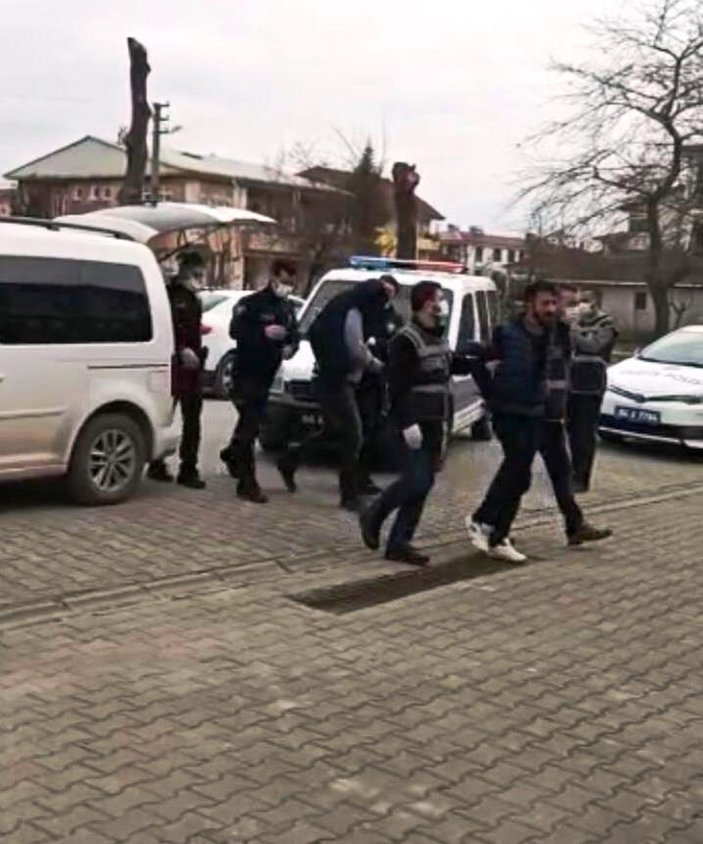 Sakarya'da uyuşturucu baskını: Kendilerini atölyeye kilitlediler