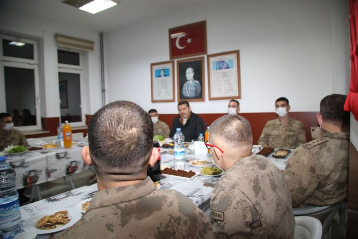 Bakan Soylu, Sivas'taki askerlere sürpriz yaptı