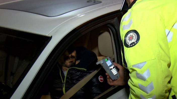 İstanbul'da alkolmetreye üflemeyen sürücü, ehliyetinden oldu