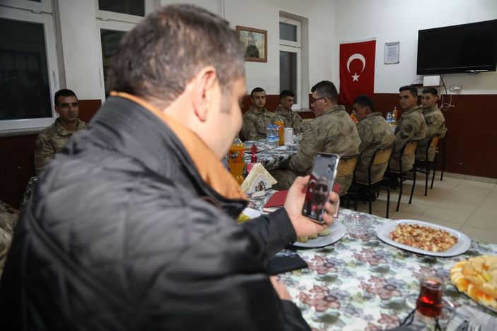 Bakan Soylu, Sivas'taki askerlere sürpriz yaptı