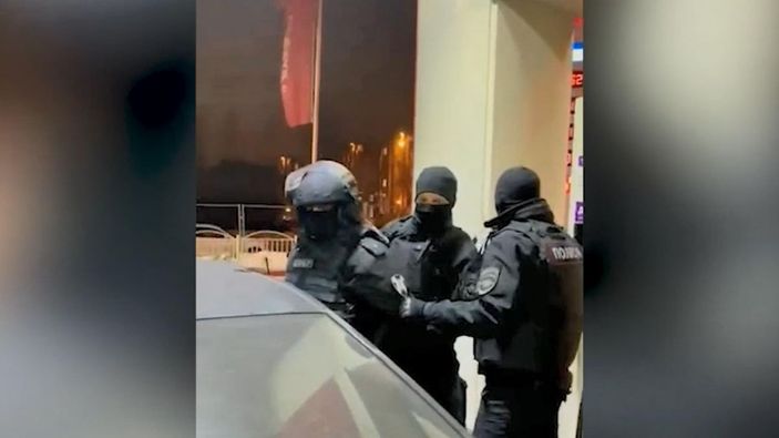d Rusya’da kimlik kontrolü yapan sahte polislere gözaltı -1