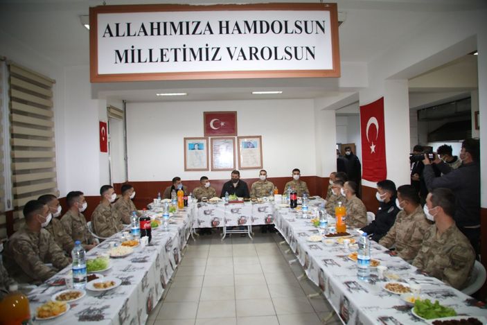 Bakan Soylu, Sivas'taki askerlere sürpriz yaptı