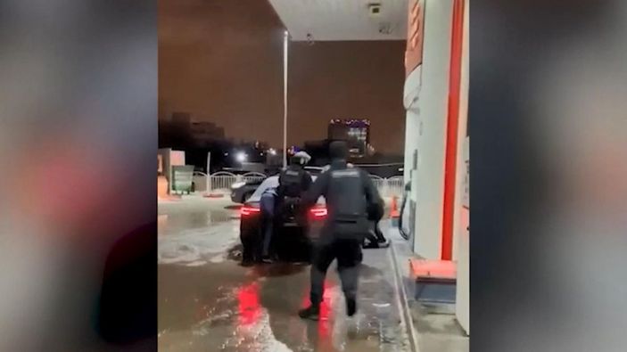 Rusya’da kimlik kontrolü yapan sahte polislere gözaltı -2