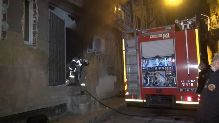 (Özel) Bursa’da evi yanarken canlı yayın yaptı -3