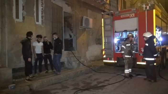 (Özel) Bursa’da evi yanarken canlı yayın yaptı -7