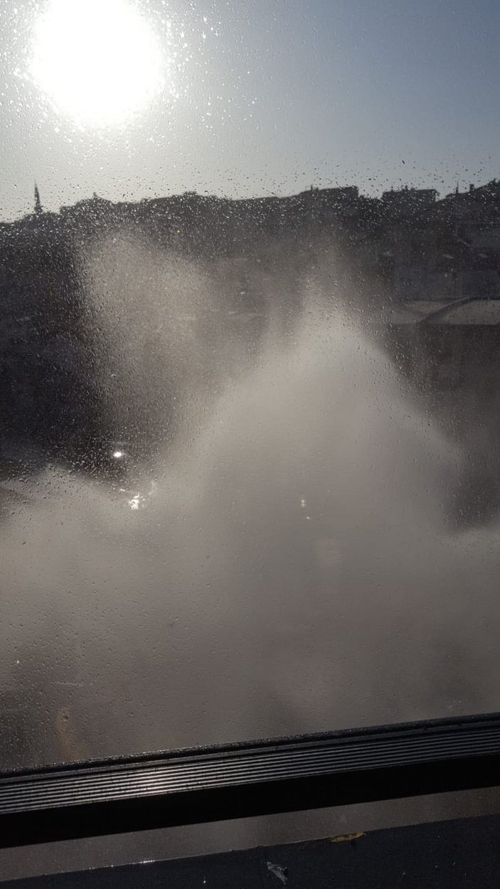 Üsküdar’da çalışma yapılırken su borusu patladı -2