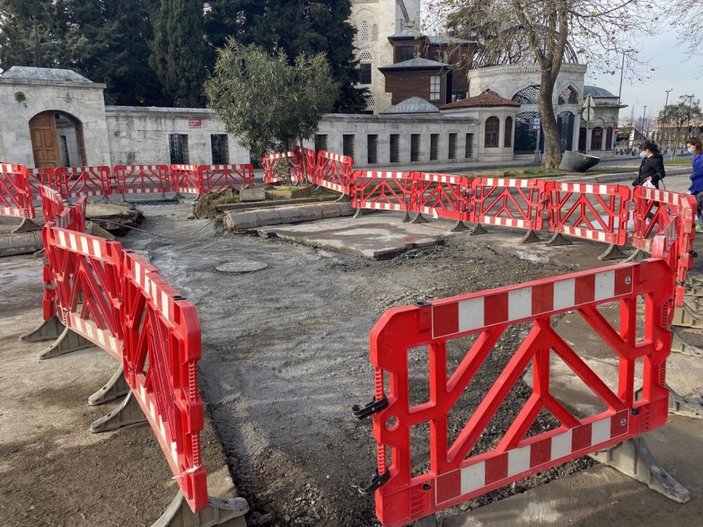 Üsküdar’da çalışma yapılırken su borusu patladı -5