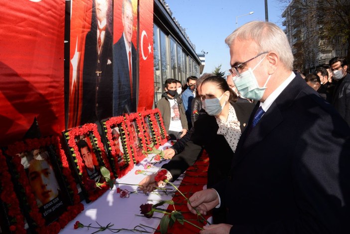 Diyarbakır'da dershane önündeki bombalı saldırıda yaşamını yitirenler anıldı -2