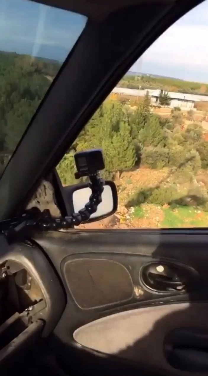 Antalya'da vince bağlı otomobilde tehlikeli çekim
