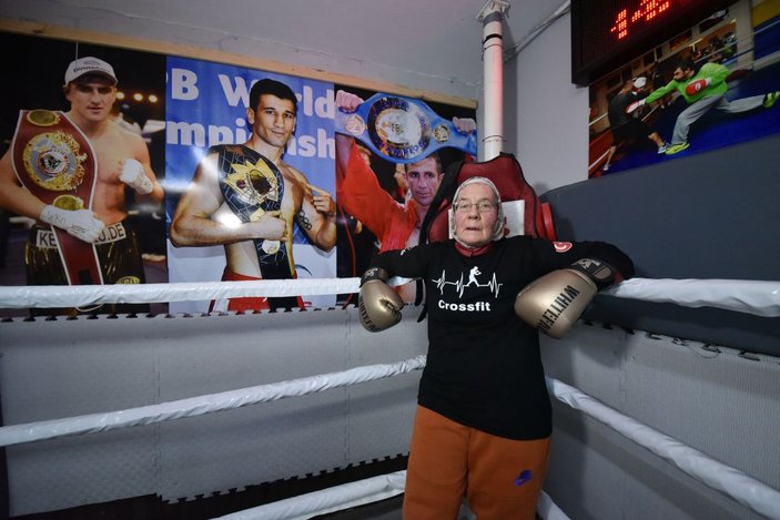 75 yaşındaki Naciye Hanım, parkinsonu yenmek için boks yapıyor -6