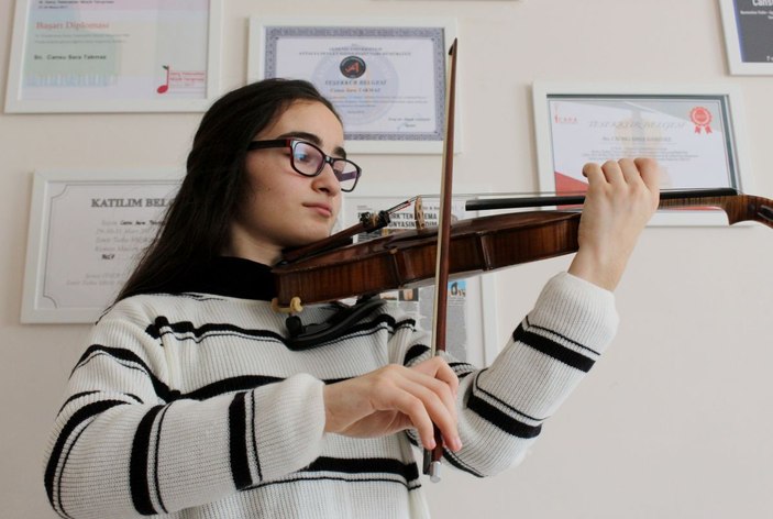12 yaşındaki kemancı Cansu, 6 yarışmada Türkiye'yi temsil etti -3