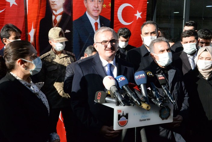 Diyarbakır'da dershane önündeki bombalı saldırıda yaşamını yitirenler anıldı -4