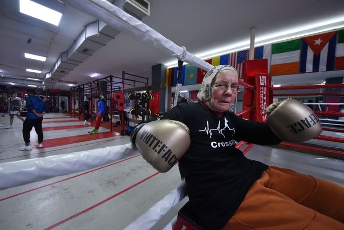 75 yaşındaki Naciye Hanım, parkinsonu yenmek için boks yapıyor -7