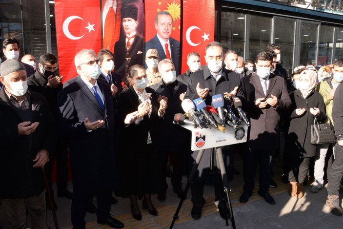 Diyarbakır'da dershane önündeki bombalı saldırıda yaşamını yitirenler anıldı -6