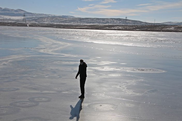 Karlıova'da sulama göleti buz tuttu -2