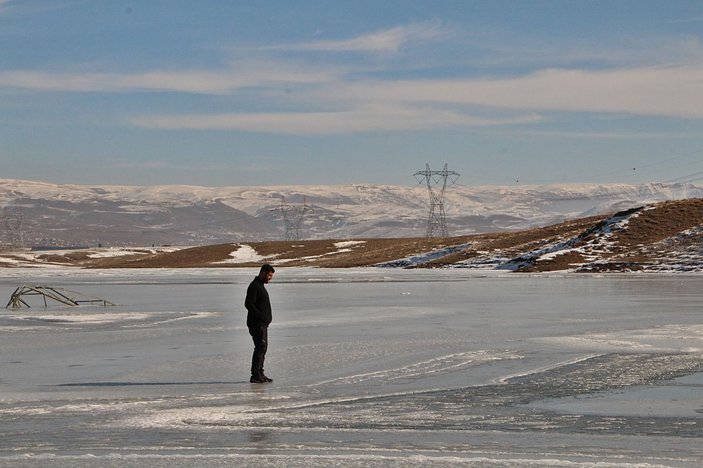 Karlıova'da sulama göleti buz tuttu -7