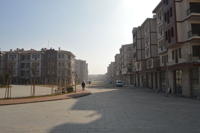 Elazığ'da depremzedeler için yapılan yeni konutlarda yaşam başladı -2