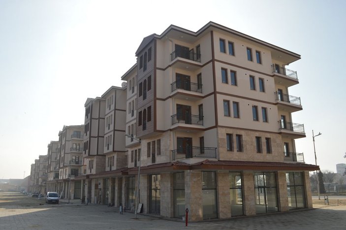 Elazığ'da depremzedeler için yapılan yeni konutlarda yaşam başladı -3