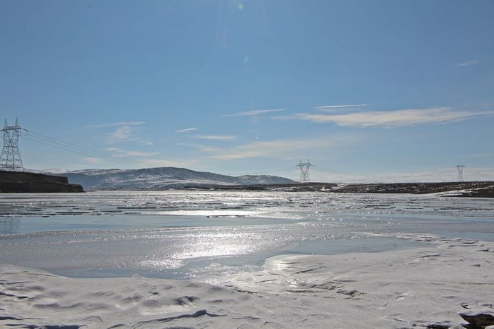 Karlıova'da sulama göleti buz tuttu -3