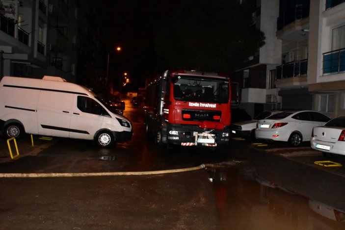 İzmir'de sağanak yağış hayatı olumsuz etkiledi -6
