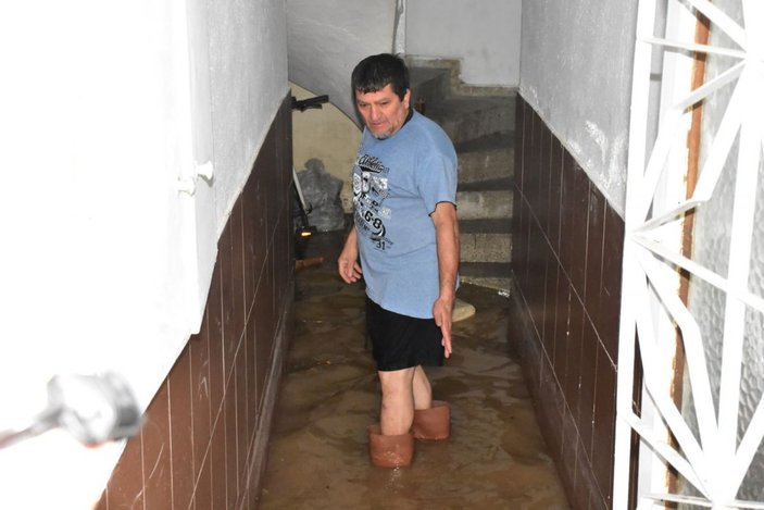 İzmir'de sağanak yağış hayatı olumsuz etkiledi -8