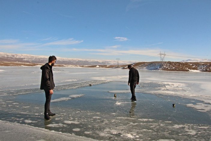 Karlıova'da sulama göleti buz tuttu -9