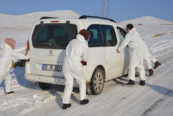 Filyasyon ekipleri, karlı dağları aşıp, hastalara ulaşıyor -1