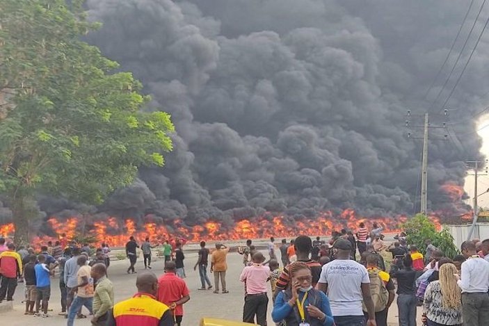 Nijerya’da petrol taşıyan tankerde patlama -1