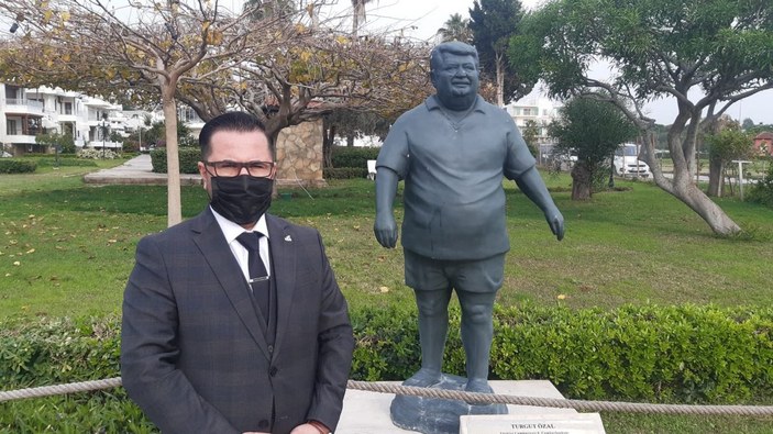 Turgut Özal'ın heykeline maske takılmasına Anavatan Partisi'nden tepki