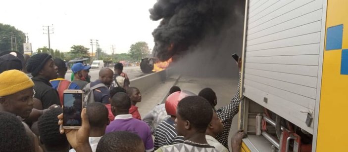 Nijerya’da petrol taşıyan tankerde patlama -2