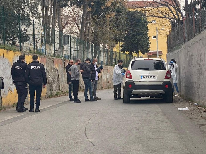 Pendik'te plakasında 'Maşallah' yazan araçla 350 bin lira gasbettiler