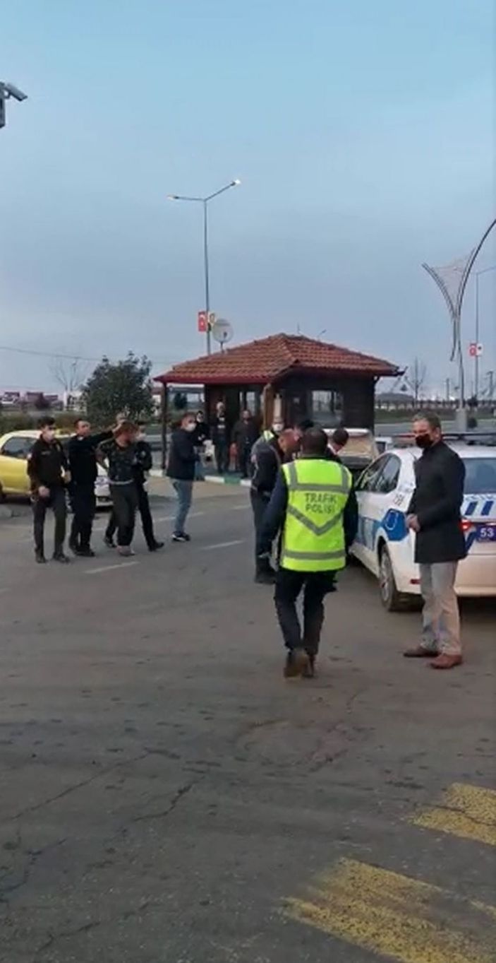 d Rize'de kaçırıp dövdükleri şahsı yola atarken yakalandılar