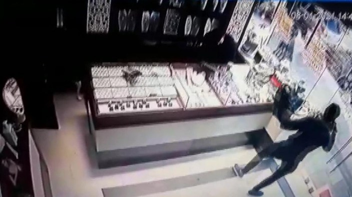 Çekmeköy'deki kuyumcu soygunu güvenlik kamerasında  -3