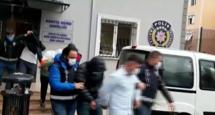 Küçükçekmece'de hırsızlık şüphelisi 4 kişi yakalandı -1