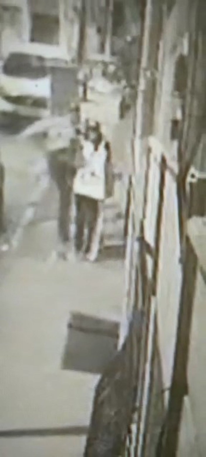 Şişli'de kız arkadaşını sokak ortasında iki kez darp etti: O anlar kamera -10