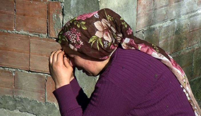 Telef olan inekleri için gözyaşı dökerken bayıldı -7
