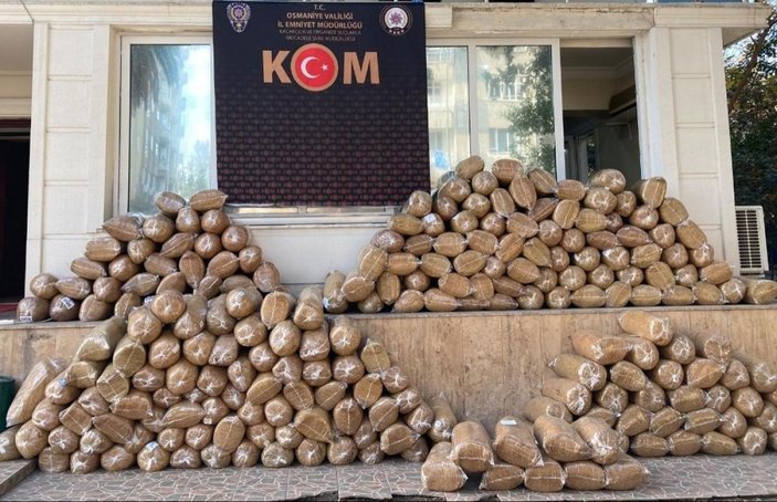Osmaniye’de 1 ton 392 kilo kaçak tütün ele geçirildi -1