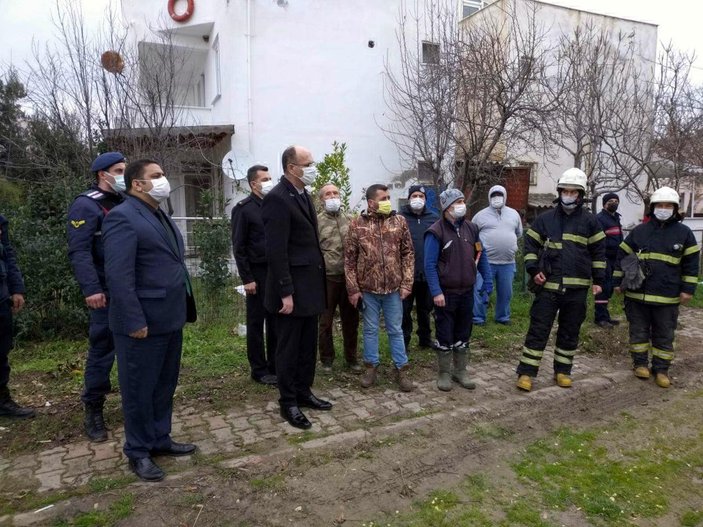 Şarköy’de fırtına çatıları uçurdu, ağaçları devirdi -4