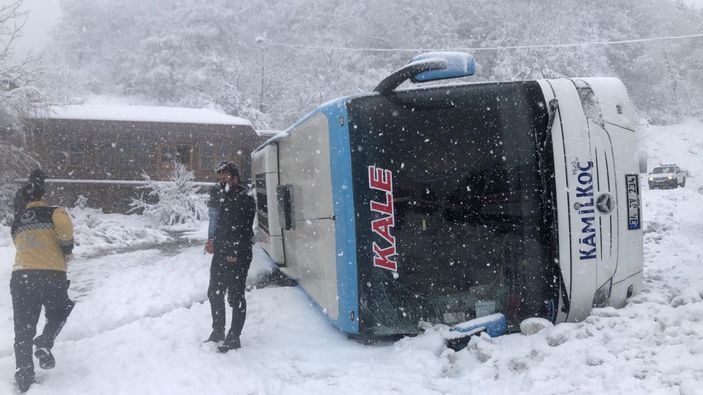 Zonguldak’ta yolcu otobüsü devrildi; yaralılar var (1) -2